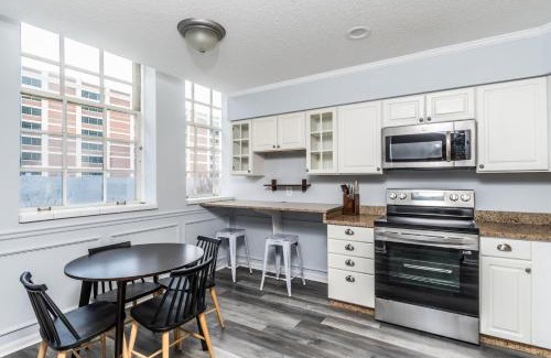 Thompson Square - Bunker Hill Apartment | Charlestown 2br w in-unit wd close to dining BOS-962