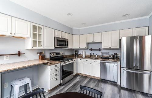 Thompson Square - Bunker Hill Apartment | Charlestown 2br w in-unit wd close to dining BOS-962