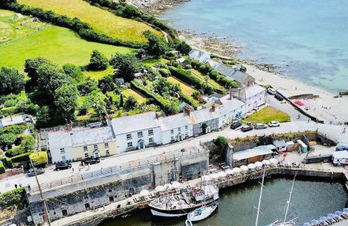 Charlestown House | Charlestown Cottage Harbour & Beach short walk!