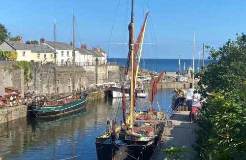 Charlestown House | Charlestown Cottage Harbour & Beach short walk!