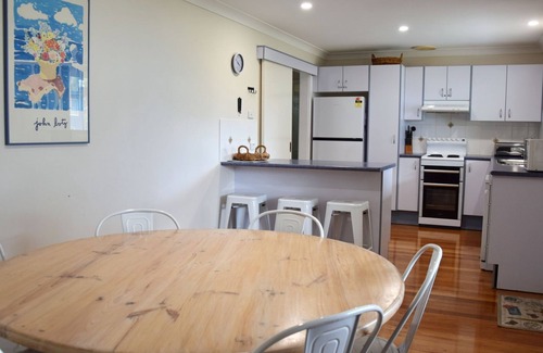 South West Rocks House | Charlie's Place - walk to the beach