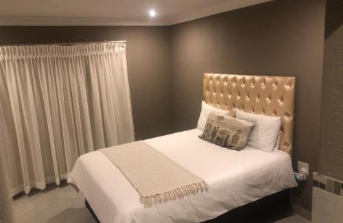 Elias Motsoaledi House | Charli’s Lodge