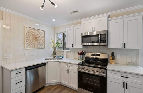 Charlotte House | Charlotte 4BR Cozy Retreat