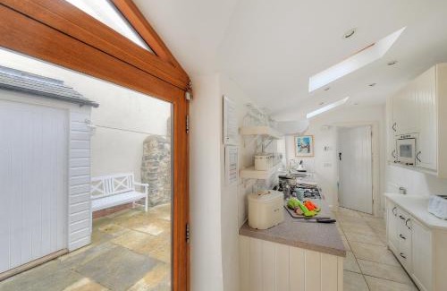 Charmouth House | Charm Cottage