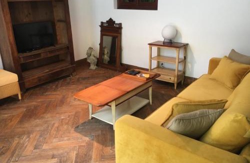 Bagneres-de-Bigorre Apartment | Charmant appartement sur cour, Le Cerisier