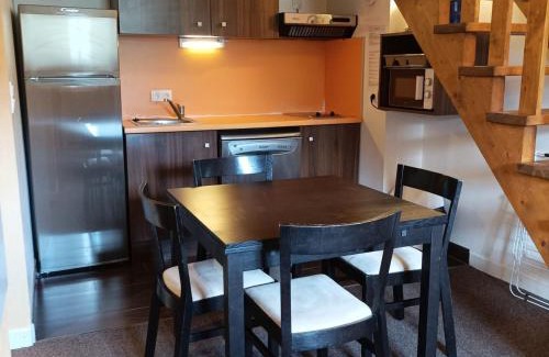 Jausiers Apartment | Charmant T2 dans un château à Jausiers, piscine et sauna, idéal pour 4 personnes - FR-1-165B-42