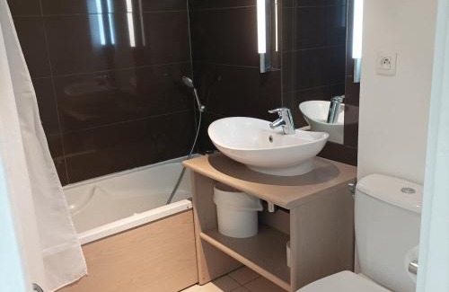 Jausiers Apartment | Charmant T2 dans un château à Jausiers, piscine et sauna, idéal pour 4 personnes - FR-1-165B-42