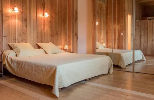 Le Clerjus Bed & Breakfast | Charmante Chambre "Rubis" avec Terrasse et Vue sur Étangs dans une Ferme Rénovée - FR-1-589-532