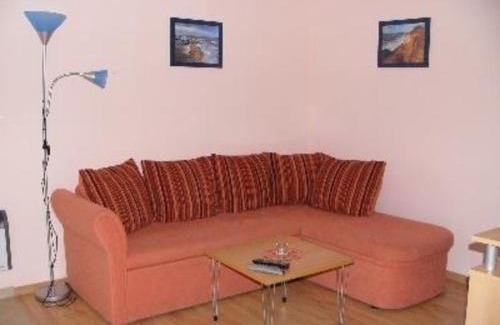 Neuendorf Apartment | Charmante Ferienwohnung mit Terrasse