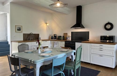 Charroux House | Charmante maison ancienne avec jardin clos, animaux admis - FR-1-489-538