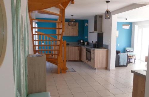 La Tranche-sur-Mer House | Charmante maison rénovée avec terrasse, proche mer, La Tranche-sur-Mer, 6 pers, Wifi, parking. - FR-1-194-224