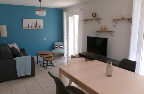 La Tranche-sur-Mer House | Charmante maison rénovée avec terrasse, proche mer, La Tranche-sur-Mer, 6 pers, Wifi, parking. - FR-1-194-224