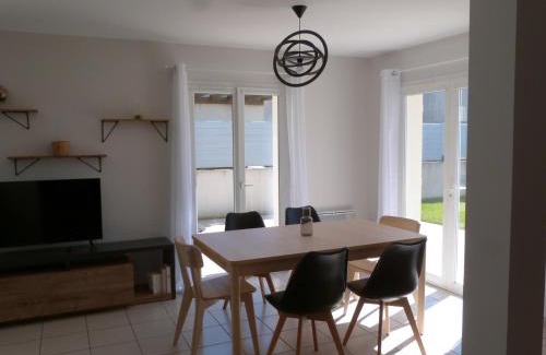 La Tranche-sur-Mer House | Charmante maison rénovée avec terrasse, proche mer, La Tranche-sur-Mer, 6 pers, Wifi, parking. - FR-1-194-224