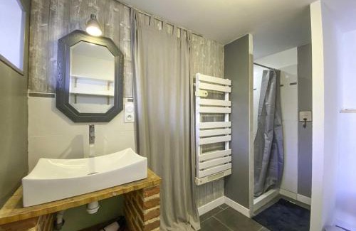 Rouperroux House | Charmante maison avec parking, jardin et WIFI à Rouperroux - FR-1-497-219