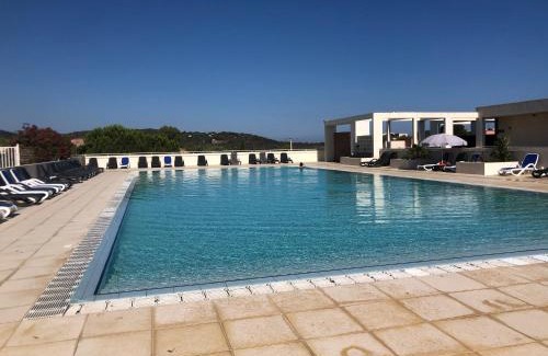 Lozari House | Charmante petite maison dans résidence avec piscine chauffée à 600 m de la plage