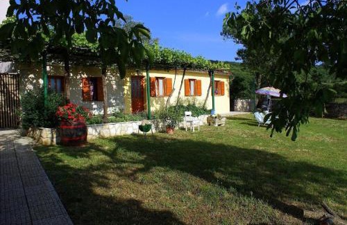 Salakovci House | Charmantes Ferienhaus In Bartići Mit Terrasse