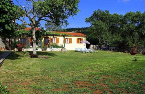 Salakovci House | Charmantes Ferienhaus In Bartići Mit Terrasse