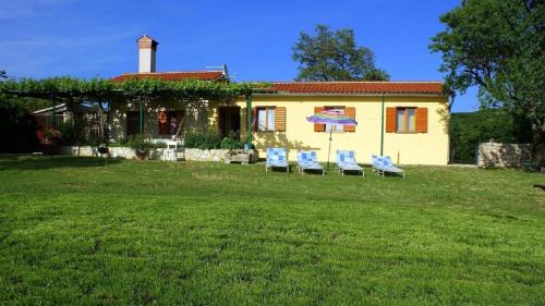 Salakovci House | Charmantes Ferienhaus In Bartići Mit Terrasse