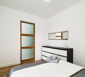 Romans-sur-Isere Apartment | Charme de l'Isère au Coeur de Ville