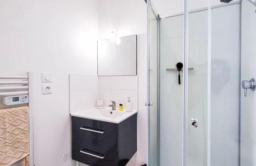 Romans-sur-Isere Apartment | Charme de l'Isère au Coeur de Ville