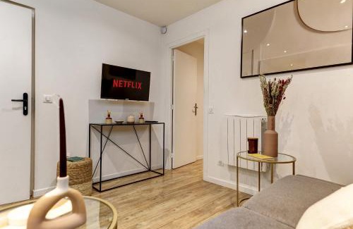Amerique Apartment | Charme Parisien pres des Buttes-Chaumont