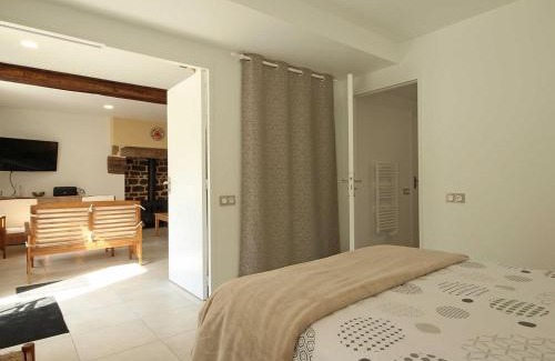 Saint-Fraimbault House | Charme rural avec Wifi et animaux acceptés - FR-1-497-74