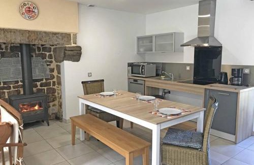 Saint-Fraimbault House | Charme rural avec Wifi et animaux acceptés - FR-1-497-74