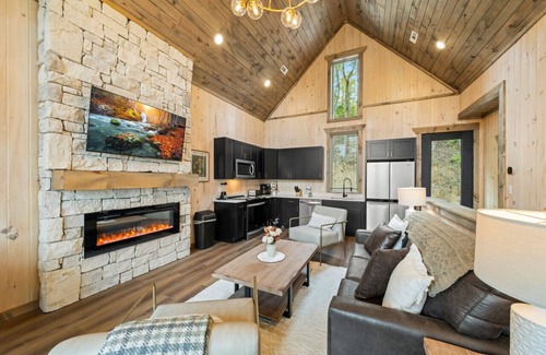 Sevierville Cabin | Charmed Waters Cottage: Lake View, Hot Tub, Games!