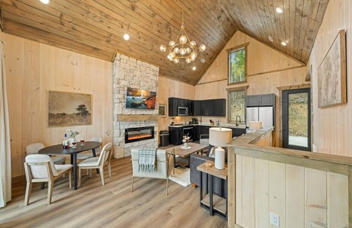 Sevierville Cabin | Charmed Waters Cottage: Lake View, Hot Tub, Games!