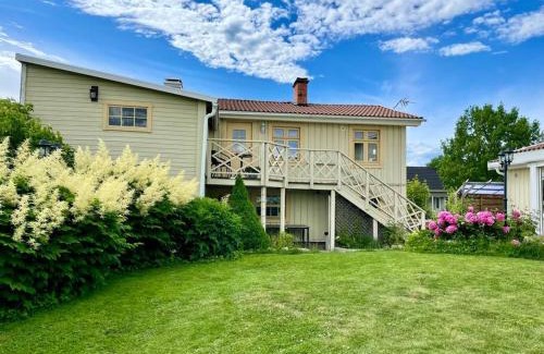Eskilstuna Apartment | Charmigt sekelskifteshus med närhet till det mesta