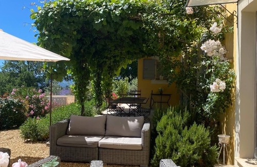Saint-Saturnin-les-Apt Villa | Charming villa with private swimming pool and a view on Luberon