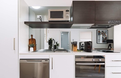 Greenway Apartment | Charming 1-Bed by South Point Shops