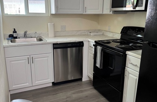 West Colorado Springs Apartment | Charming 1-bedroom apartment in gorgeous Colorado Springs with AC