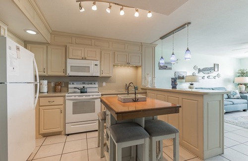 South Padre Island Condo | Charming 1 Bedroom, 3 Minute Walk To The Beach Condo by RedAwning