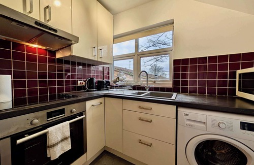 West Finchley Apartment | Charming 1-Bedroom Flat in London