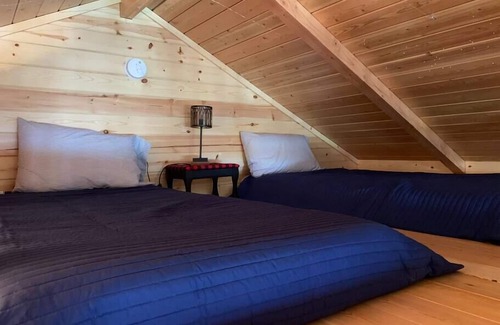 Babb House | Charming 1-Bedroom Cabin on Duck Lake