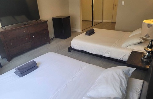 Beverly Hills Apartment | Charming 1-bedroom apartment in brilliant Beverly Hills with AC, WiFi