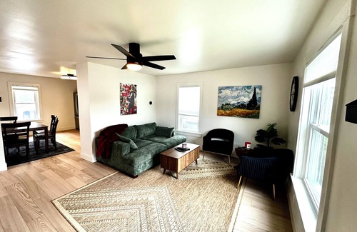 Youngstown Apartment | Charming 1-bedroom apartment with AC, WiFi in welcoming Youngstown.
