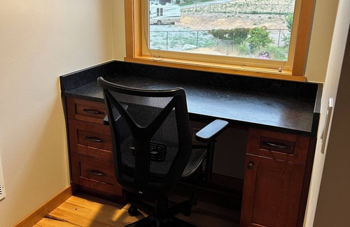 Brewster Apartment | Charming 1-bedroom apartment with view of Columbia River, WiFi & AC in Brewster.