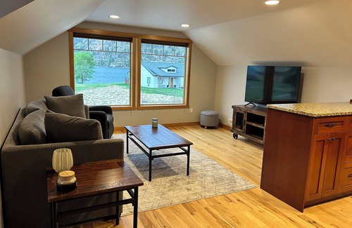 Brewster Apartment | Charming 1-bedroom apartment with view of Columbia River, WiFi & AC in Brewster.