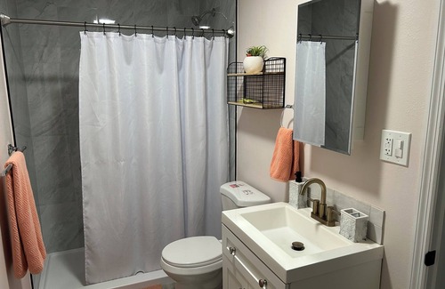 Lakeland Apartment | Charming 1-bedroom apartment in wonderful Lakeland with AC