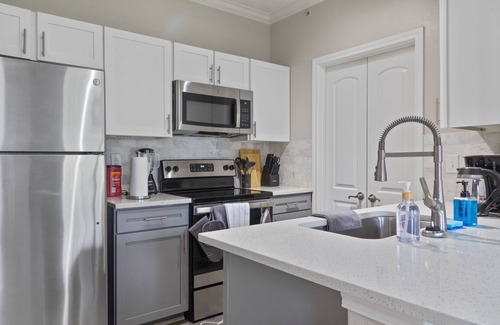 Alden Bridge Apartment | Charming 1-bedroom apartment in Magnolia with fitness room, AC
