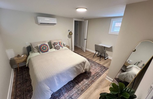 Petworth House | Charming 1-bedroom basement with private entrance near Petworth metro