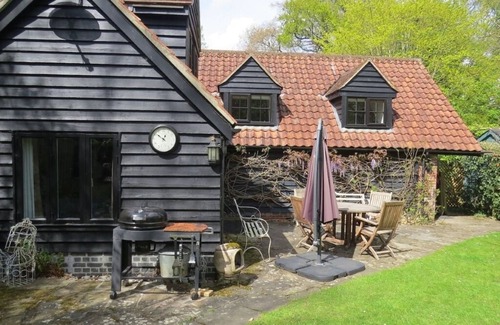 Horringer Apartment | Charming 1-bedroom Cart Lodge in Horringer close to Bury St Edmunds