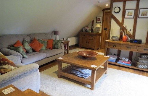 Horringer Apartment | Charming 1-bedroom Cart Lodge in Horringer close to Bury St Edmunds
