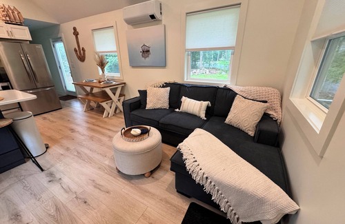 Arundel House | Charming 1-bedroom home in Arundel, conveniently located!