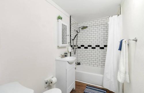 Downtown House | Charming 1-Bedroom Home in Lakeland!
