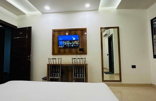Taj Ganj Hotel | Charming 1-bedroom hotel in delightful Agra with AC and attached washroom