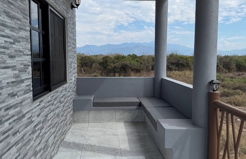 Saladita House | Charming 1-bedroom house with WiFi and AC in fabulous Saladita