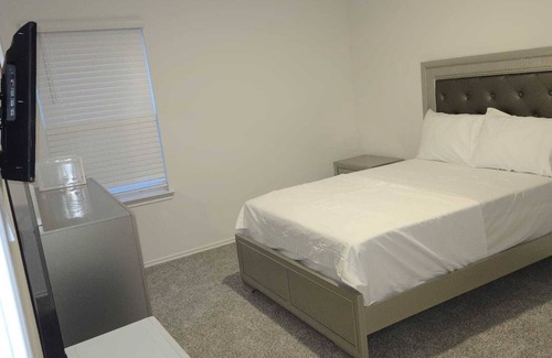 Rosenberg House | Charming 1-bedroom house with WiFi and AC in welcoming Richmond